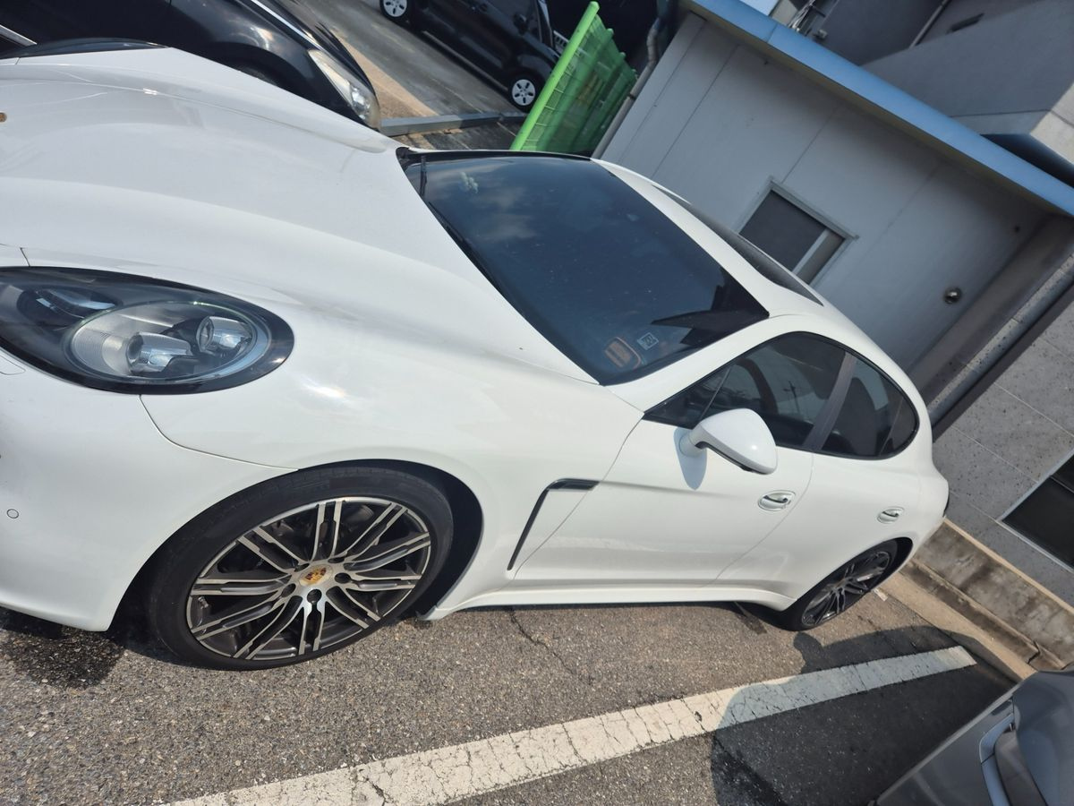 PORSCHE PANAMERA 2016