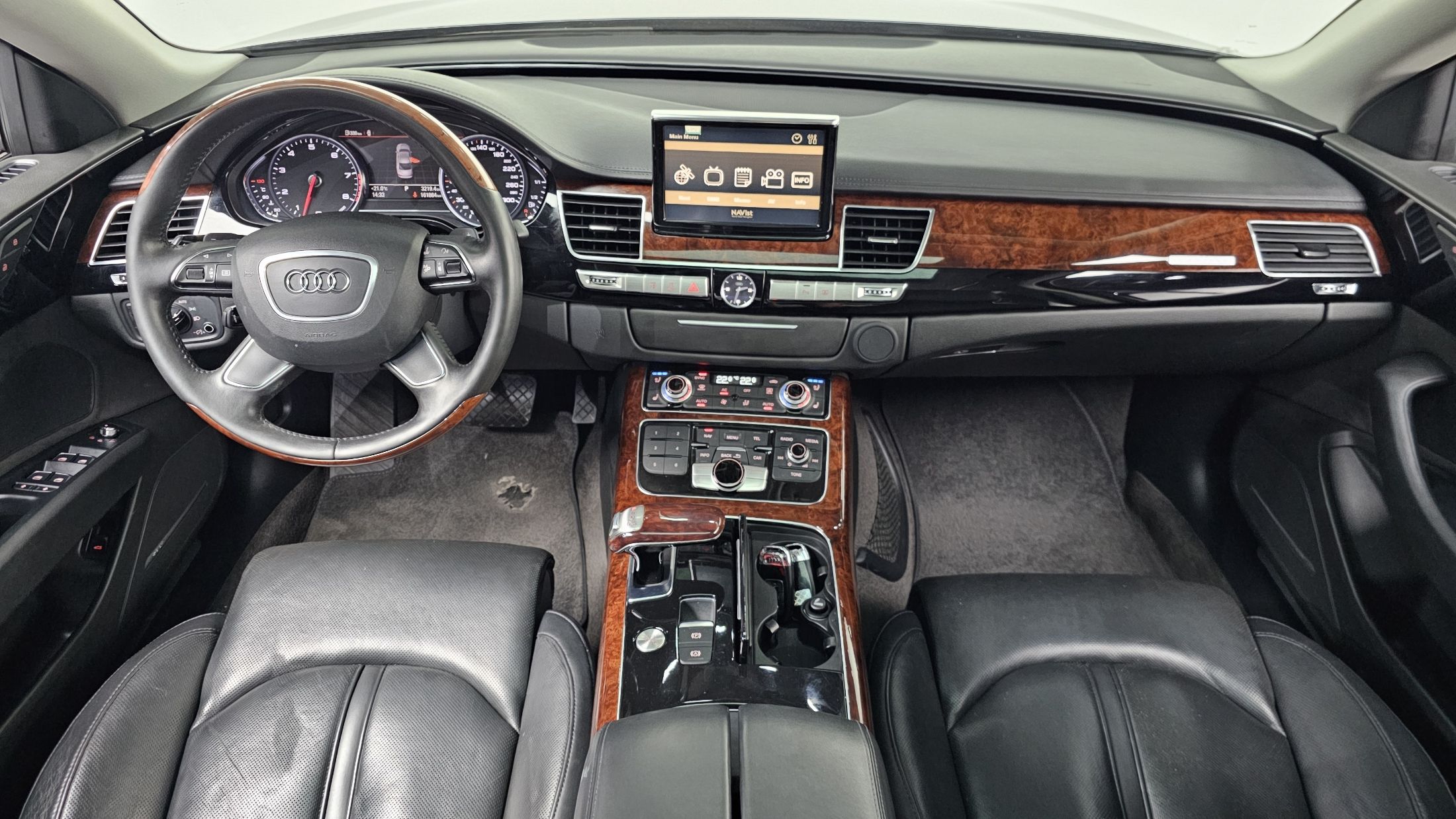 AUDI A8 2011