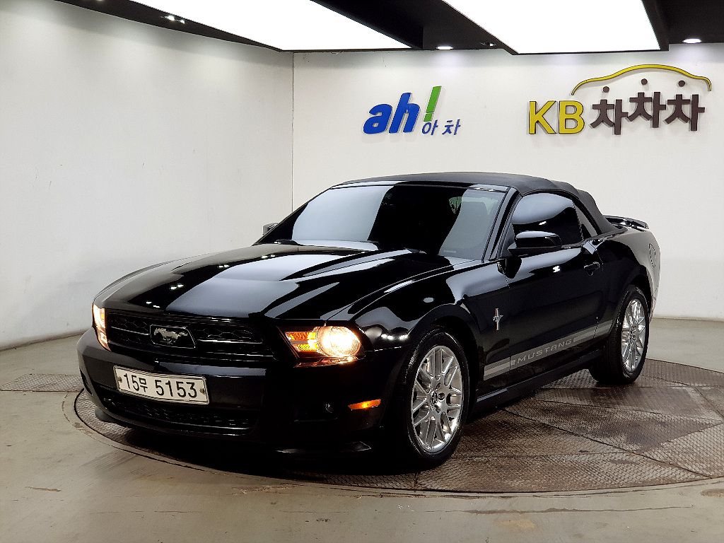 FORD MUSTANG