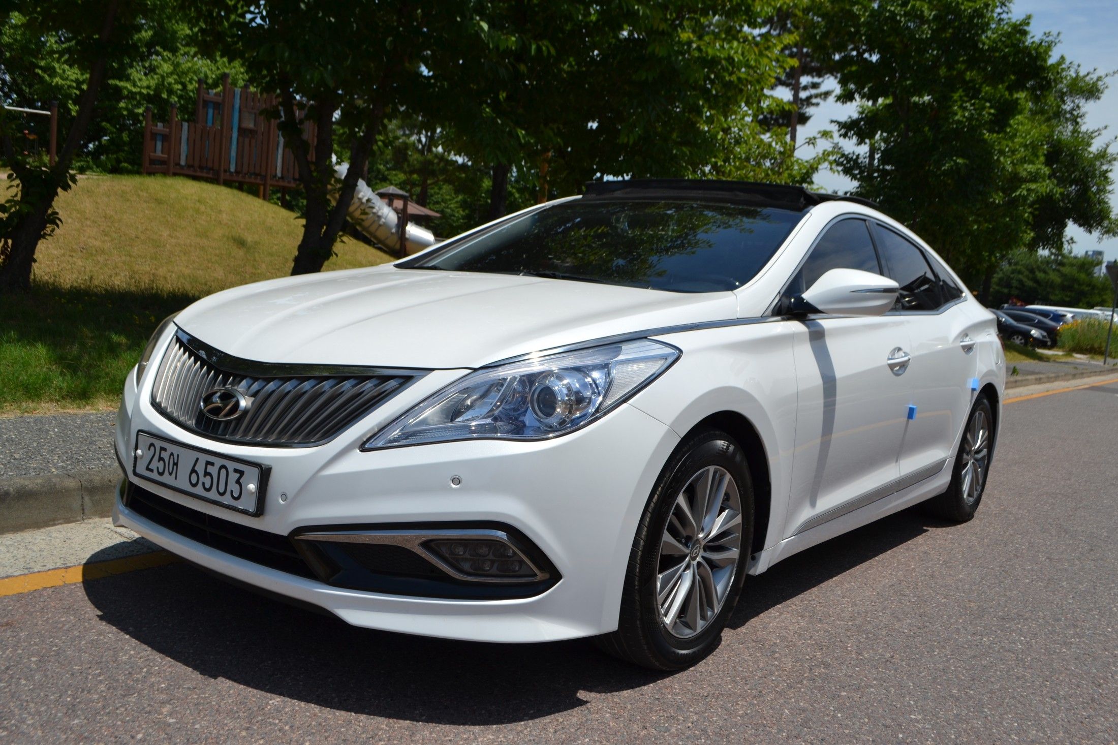 HYUNDAI GRANDEUR HG 2015