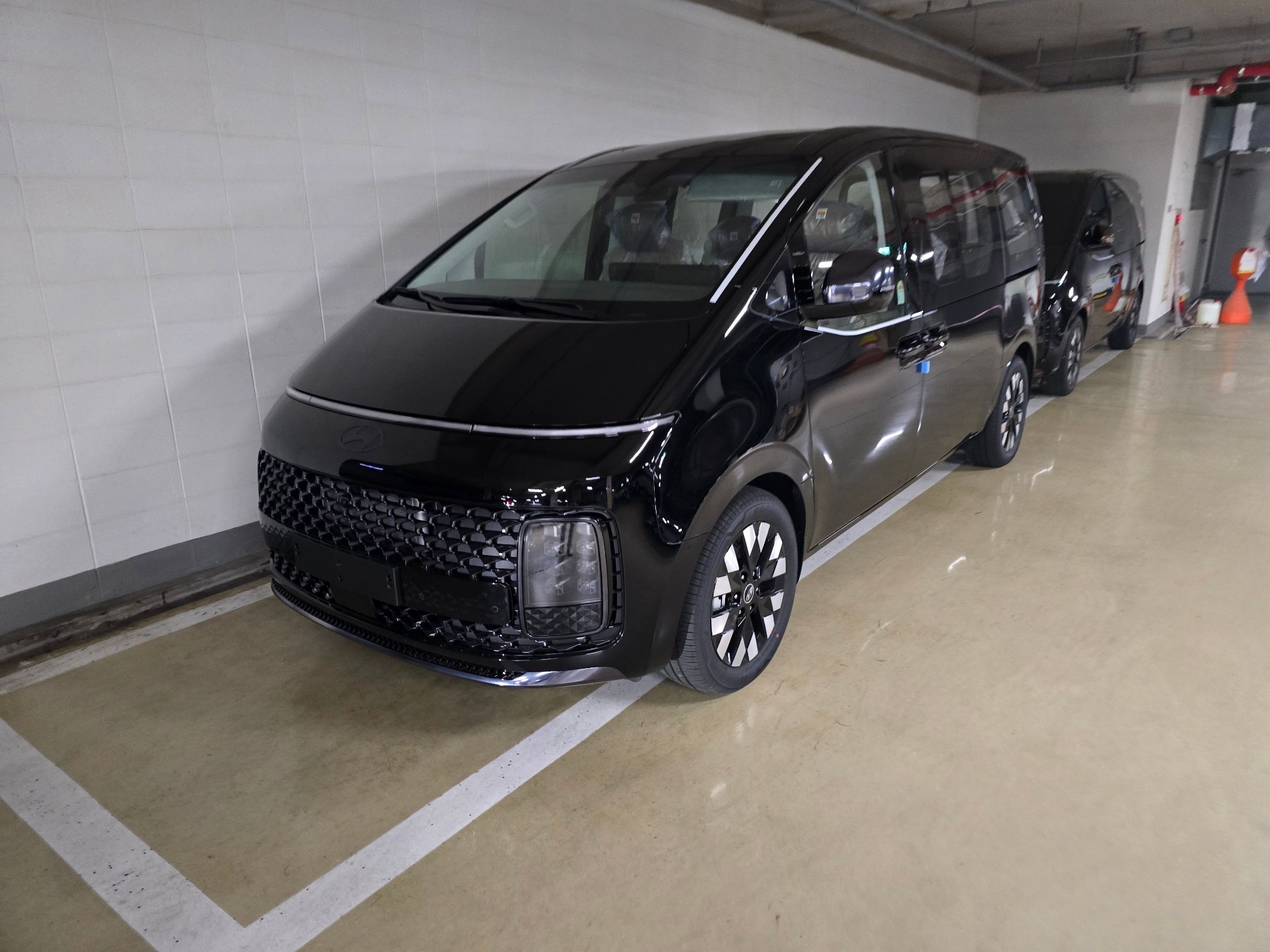 HYUNDAI STARIA