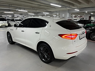 MASERATI LEVANTE 2020