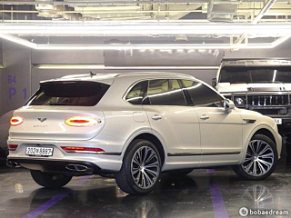 BENTLEY BENTAYGA 2023