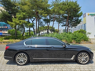 BMW 7-SERIES G11 2016