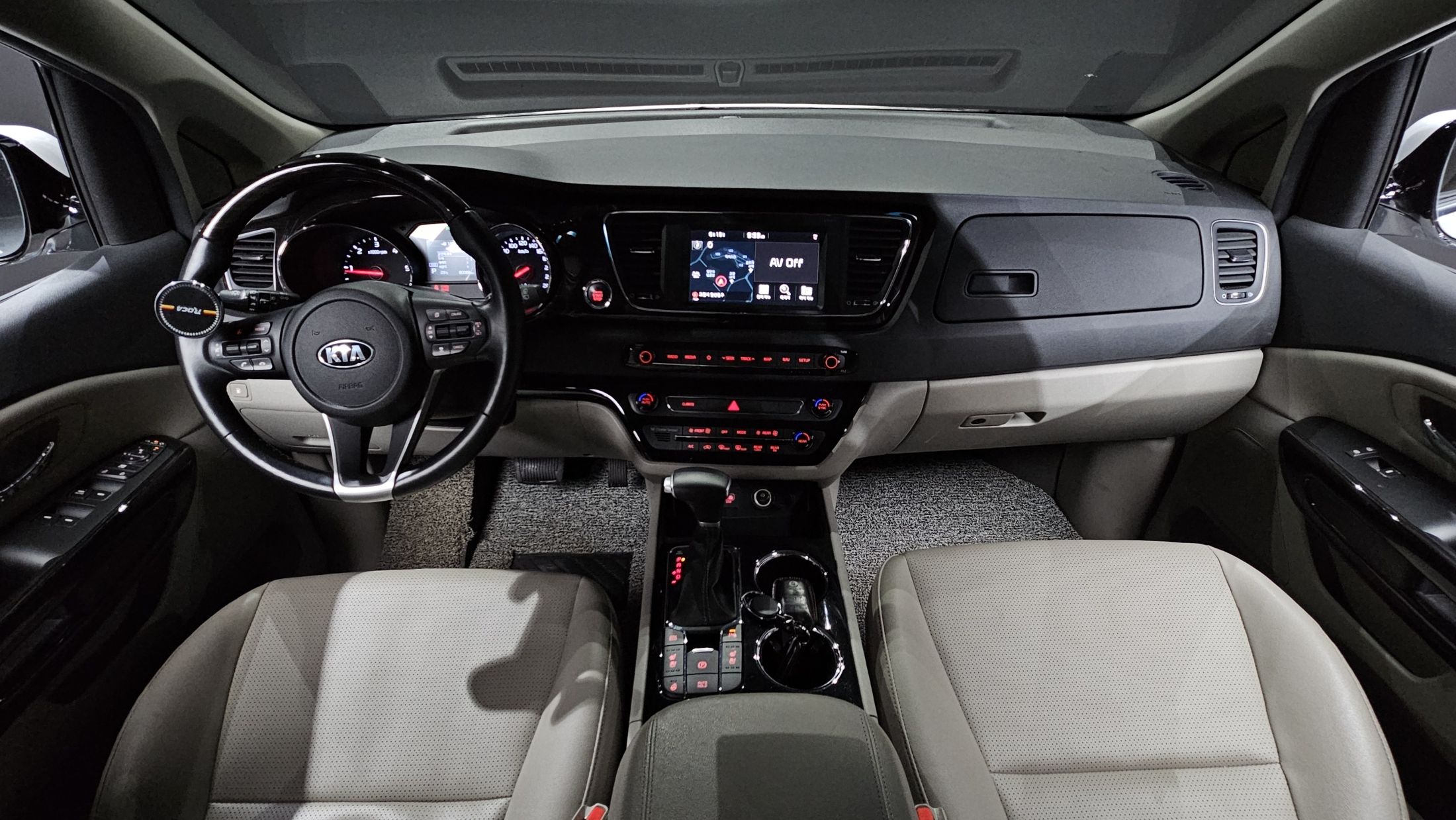 KIA CARNIVAL