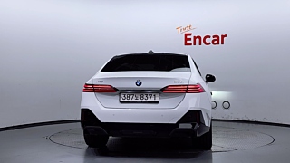 BMW 5-SERIES G60 2024