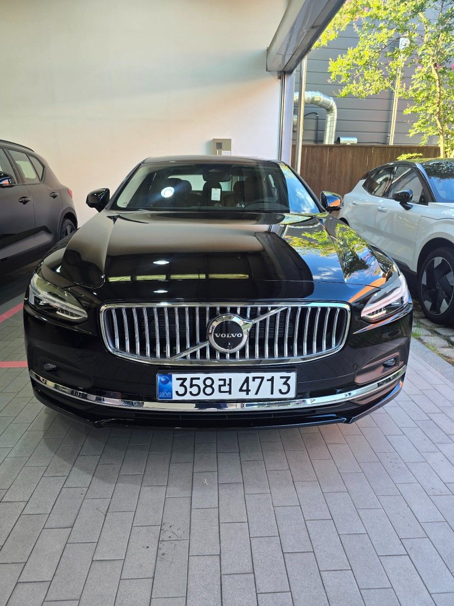 VOLVO S90