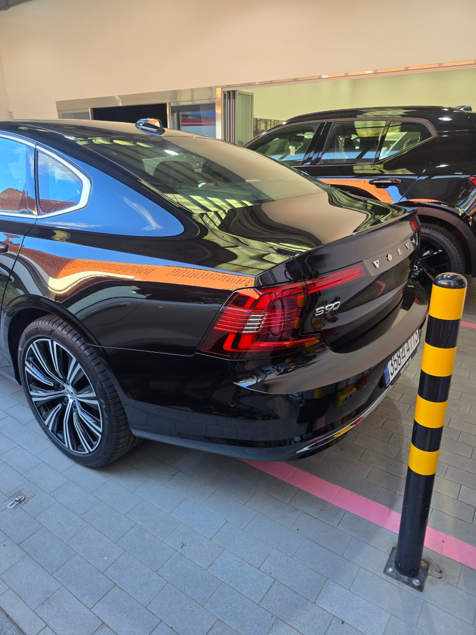 VOLVO S90