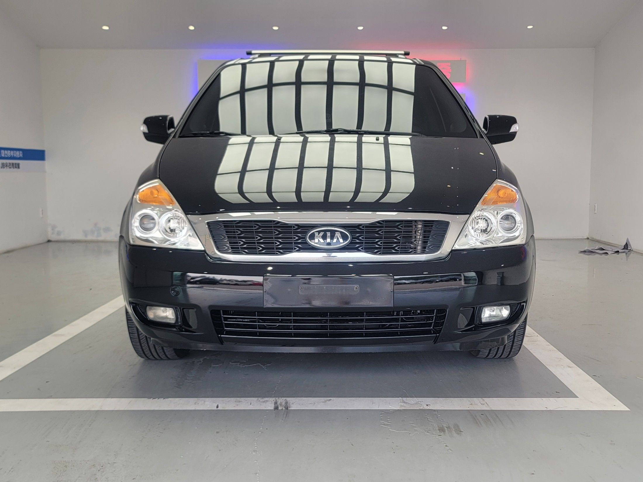 KIA CARNIVAL R 2011