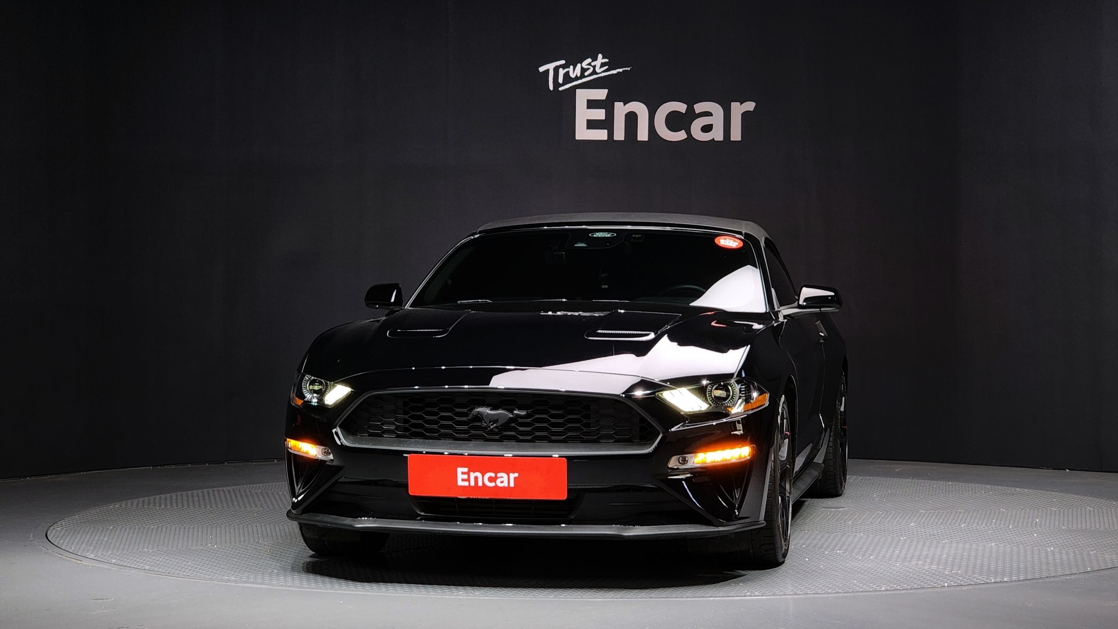 FORD MUSTANG