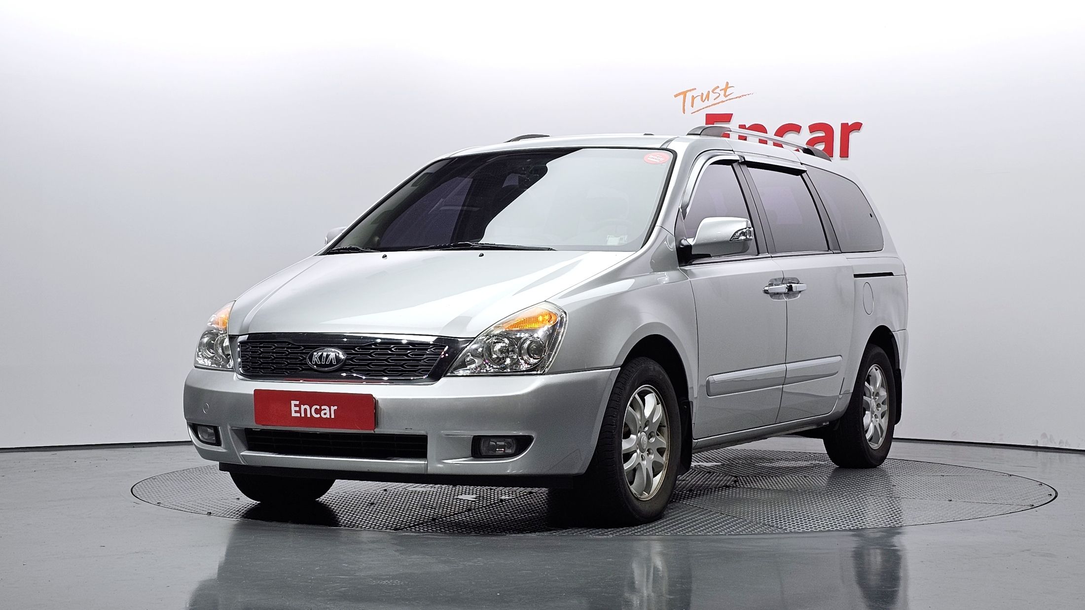 KIA CARNIVAL R 2012