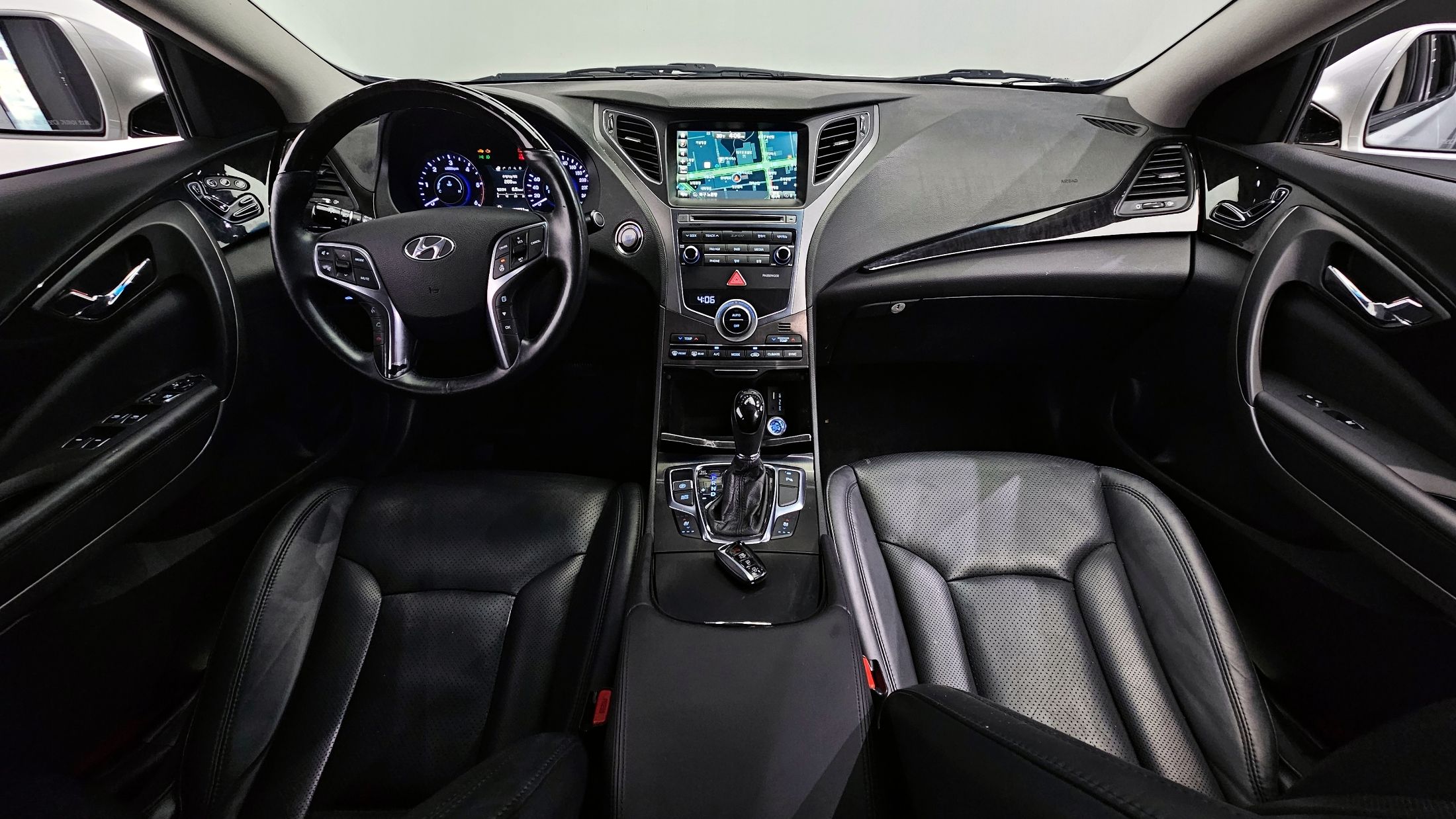 HYUNDAI GRANDEUR HG 2015