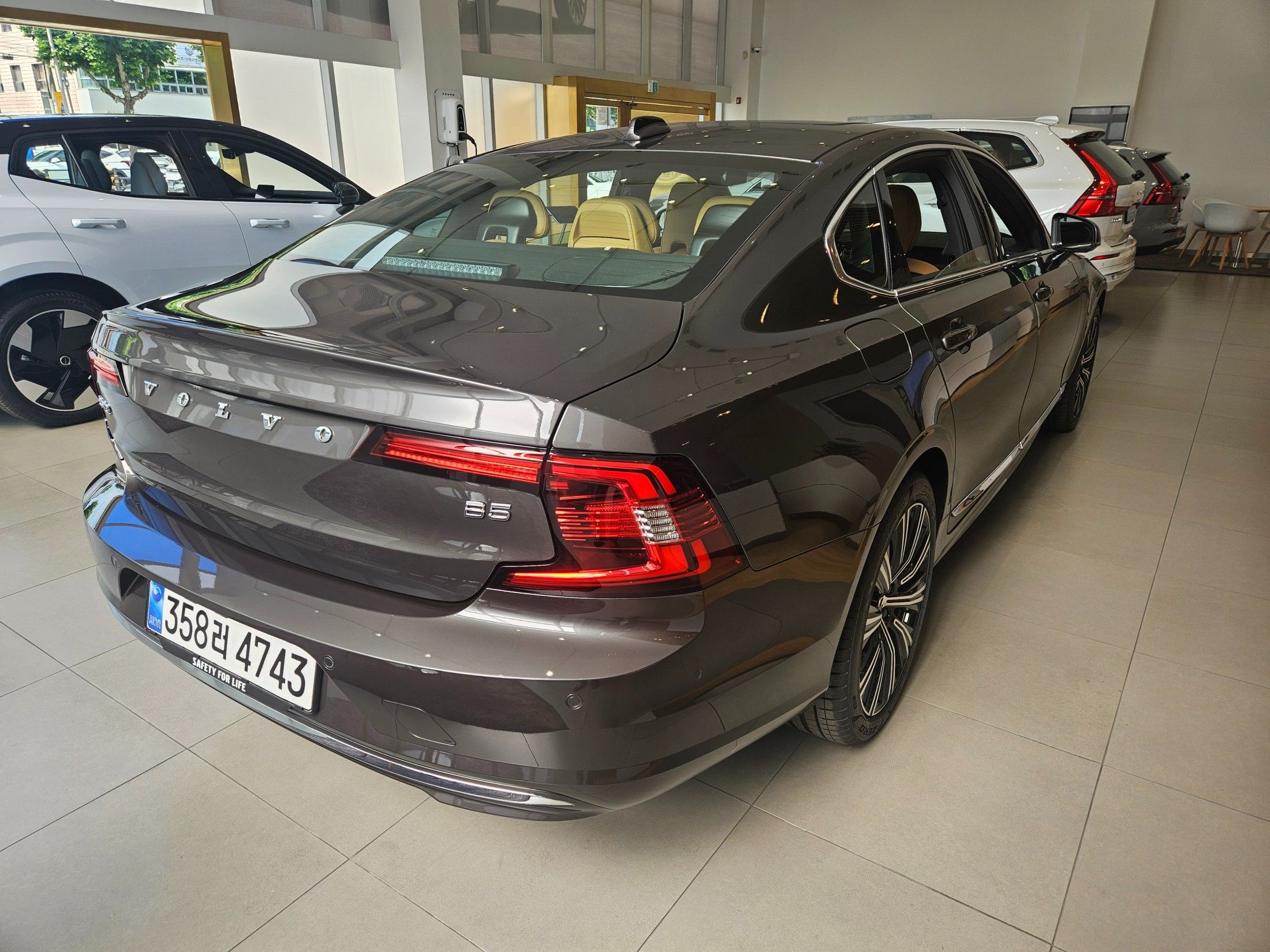 VOLVO S90