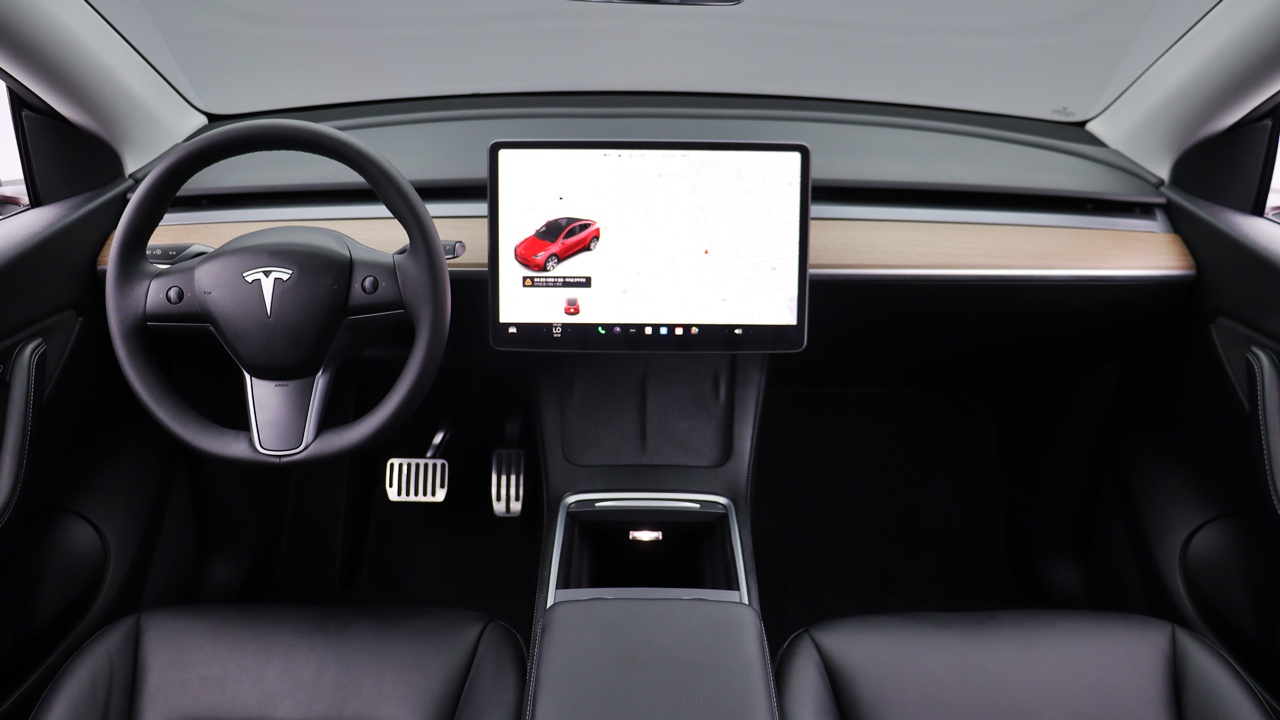 TESLA MODEL Y