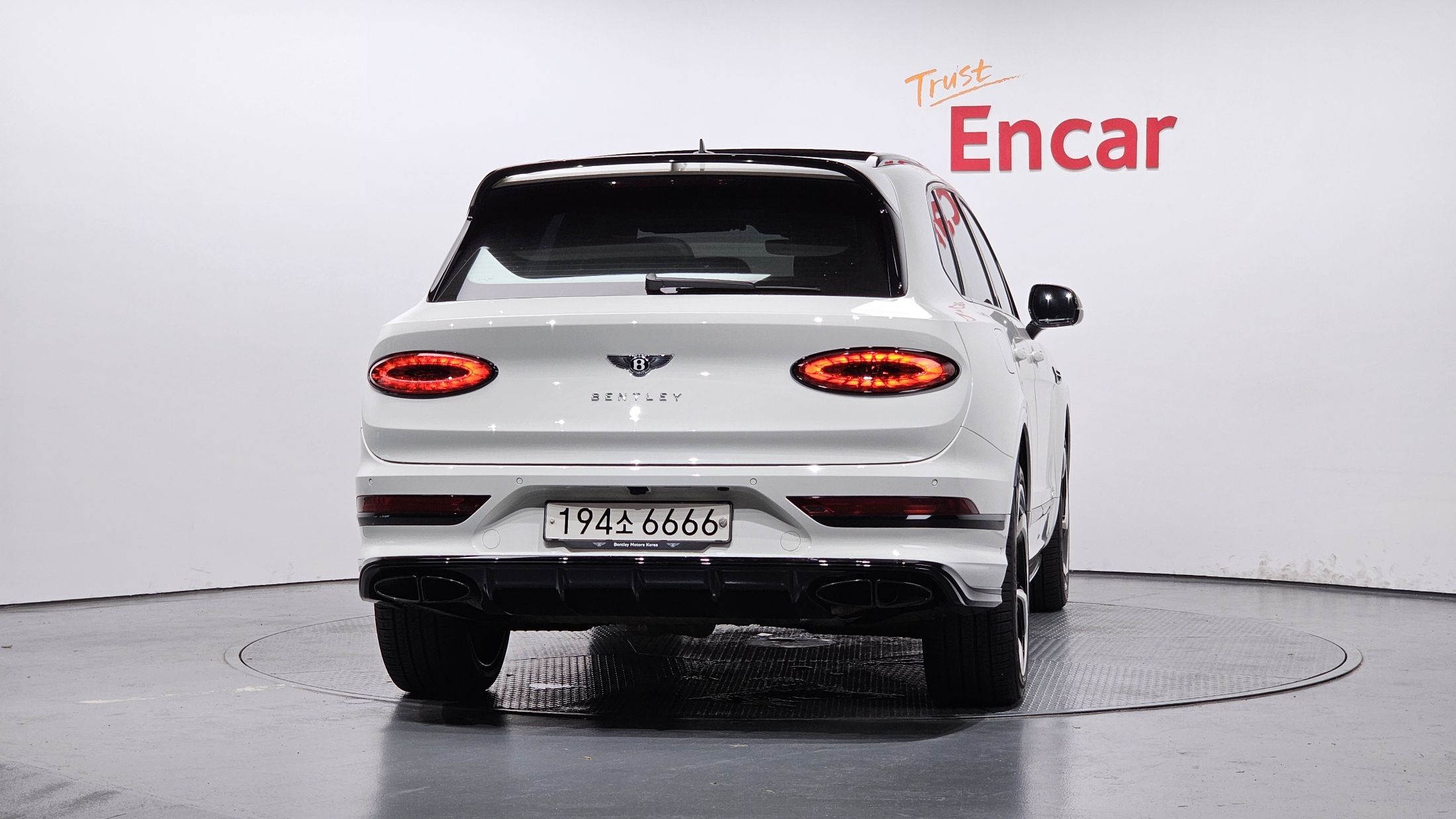 BENTLEY BENTAYGA 2023