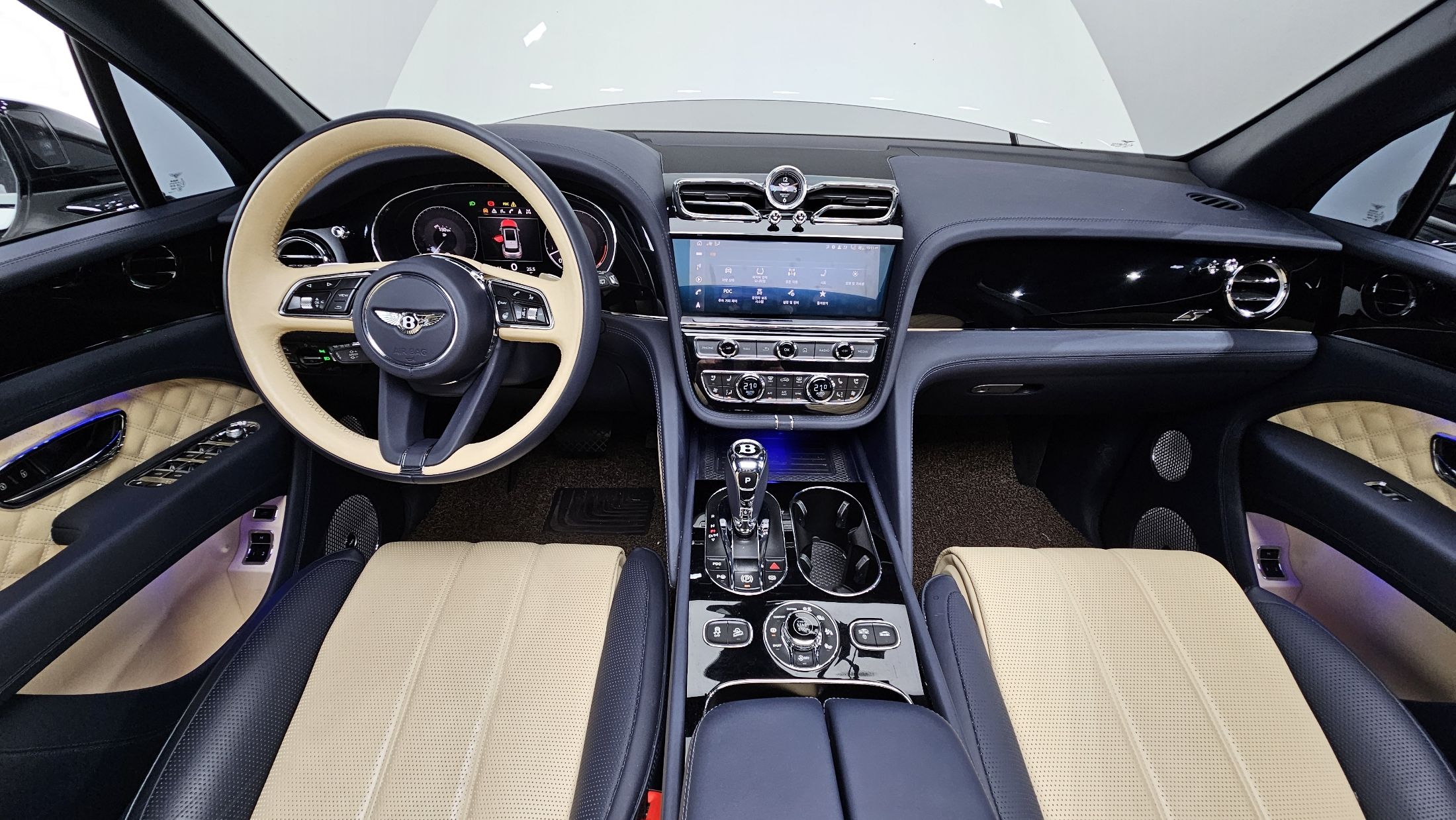 BENTLEY BENTAYGA 2023