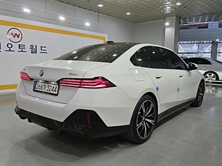 BMW 5-SERIES G60 2023