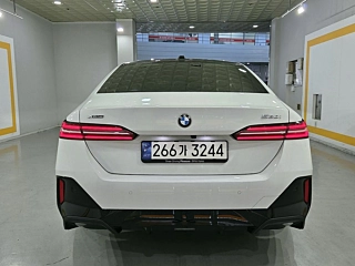 BMW 5-SERIES G60 2023
