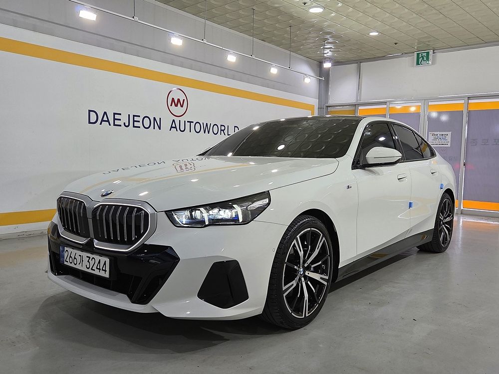 BMW 5-SERIES G60 2023