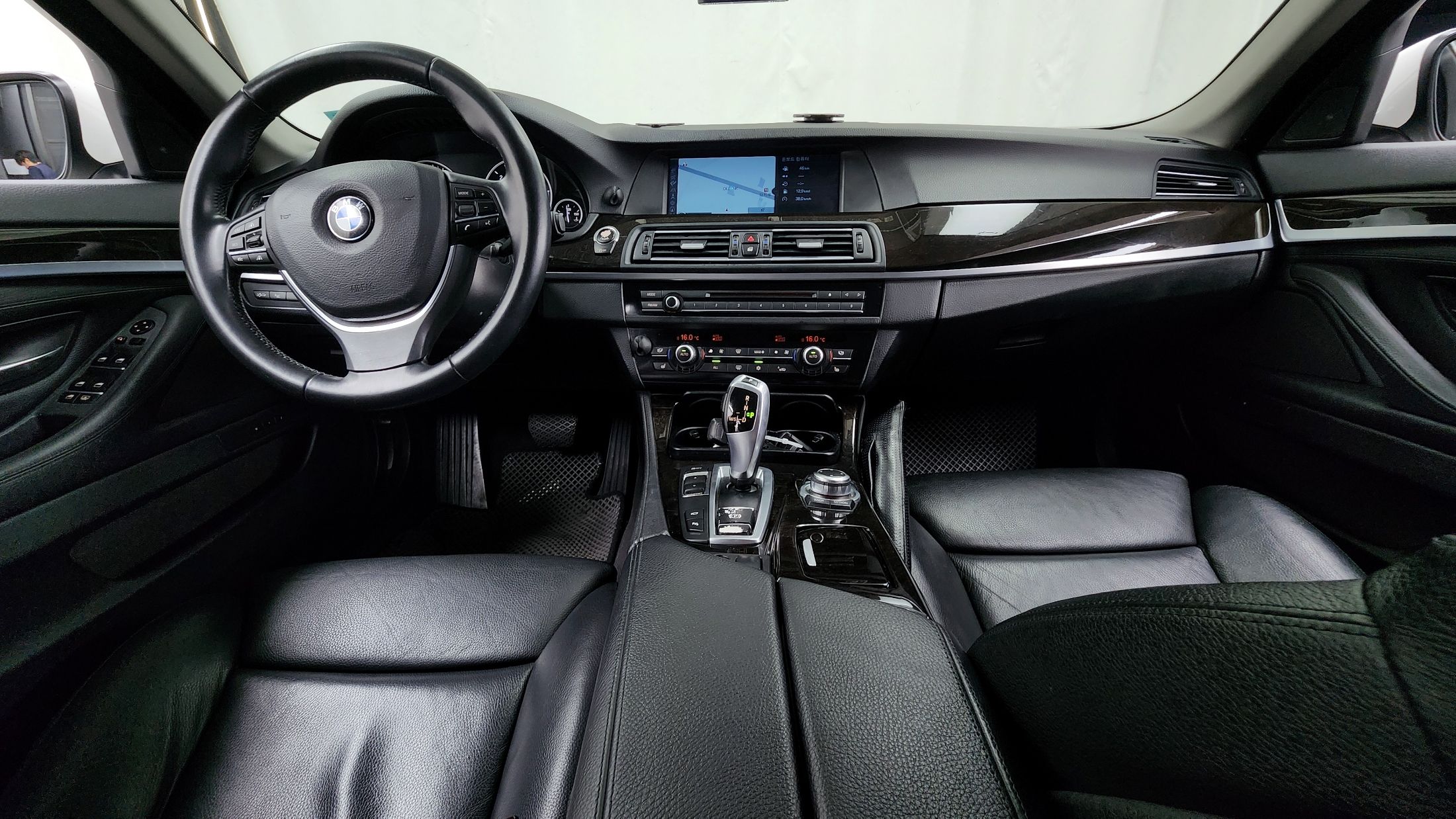 BMW 5-SERIES F10 2012