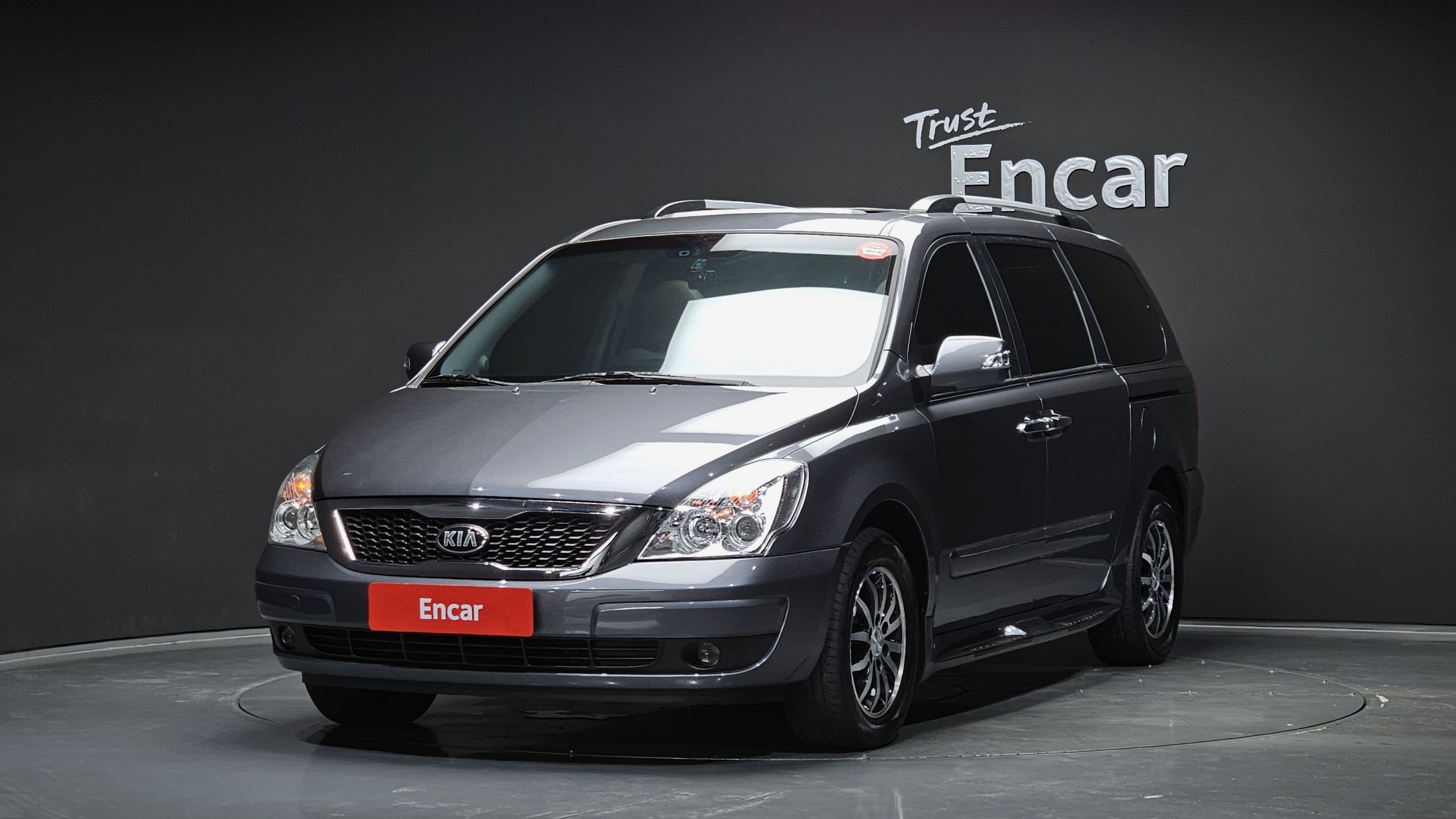 KIA CARNIVAL R 2012