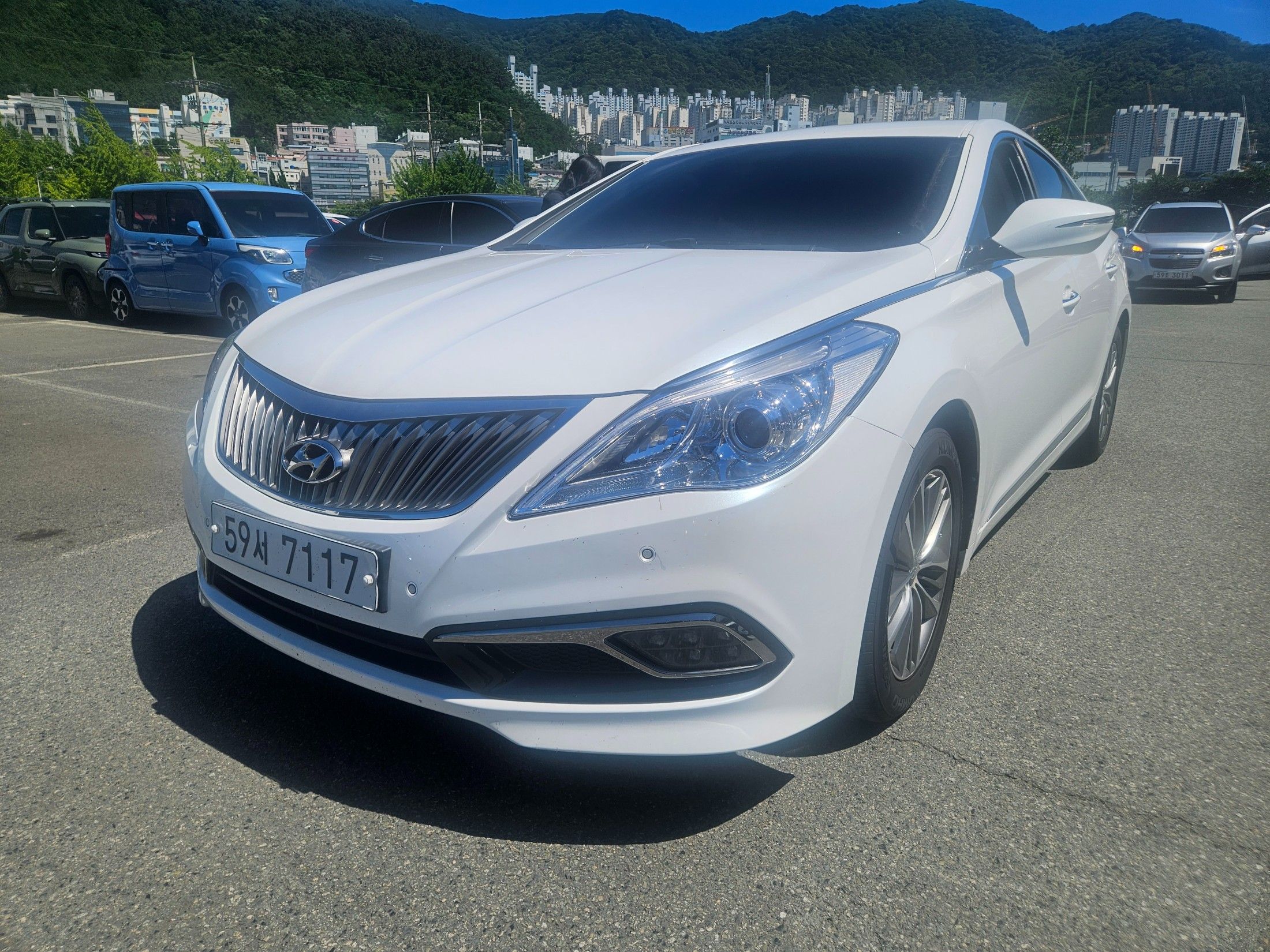 HYUNDAI GRANDEUR HG 2015