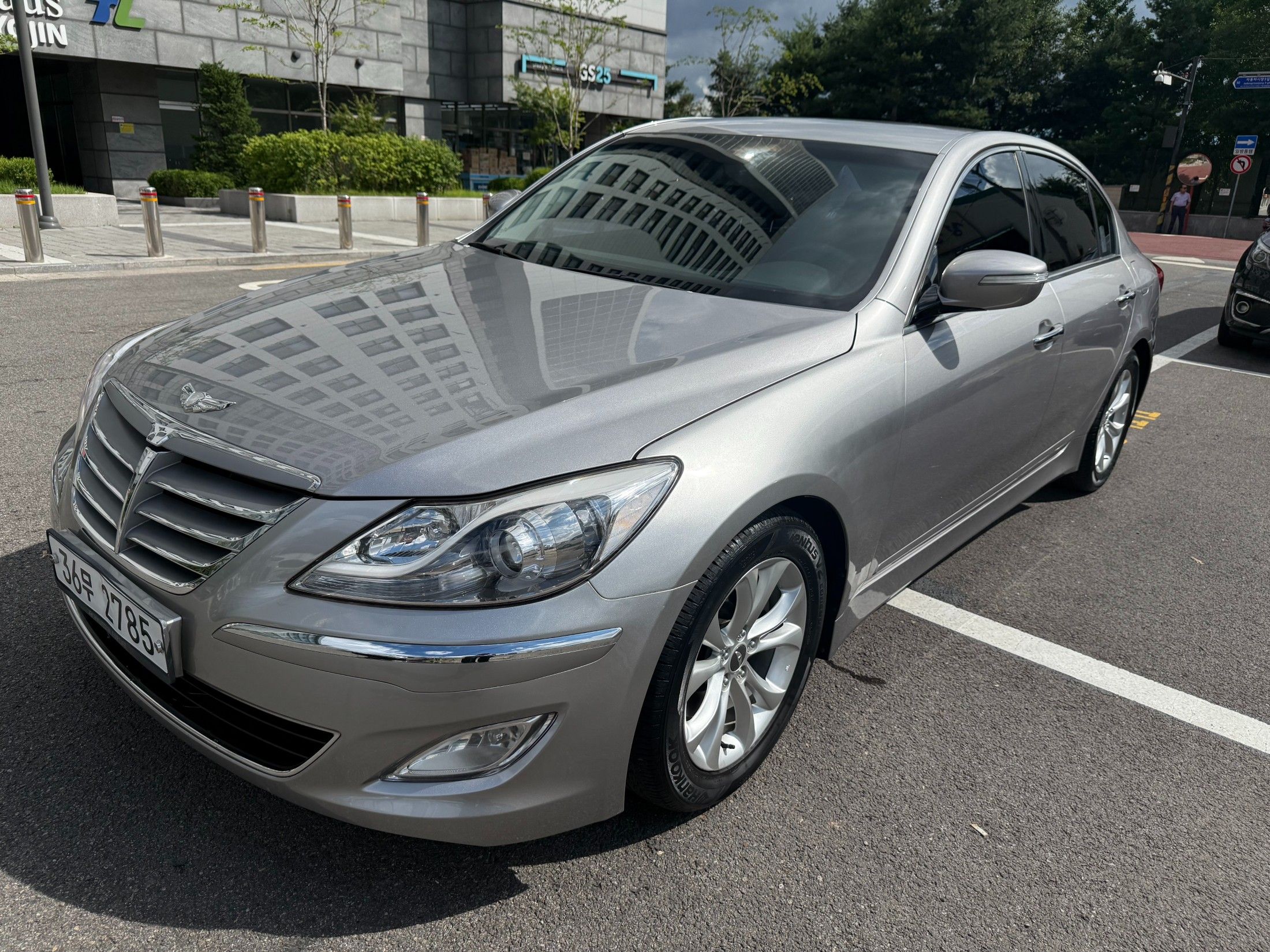 HYUNDAI GENESIS 2011