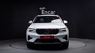 VOLVO XC40 2024