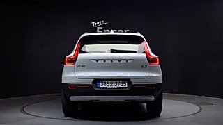 VOLVO XC40 2024