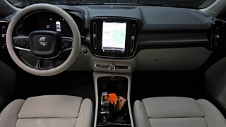 VOLVO XC40 2024