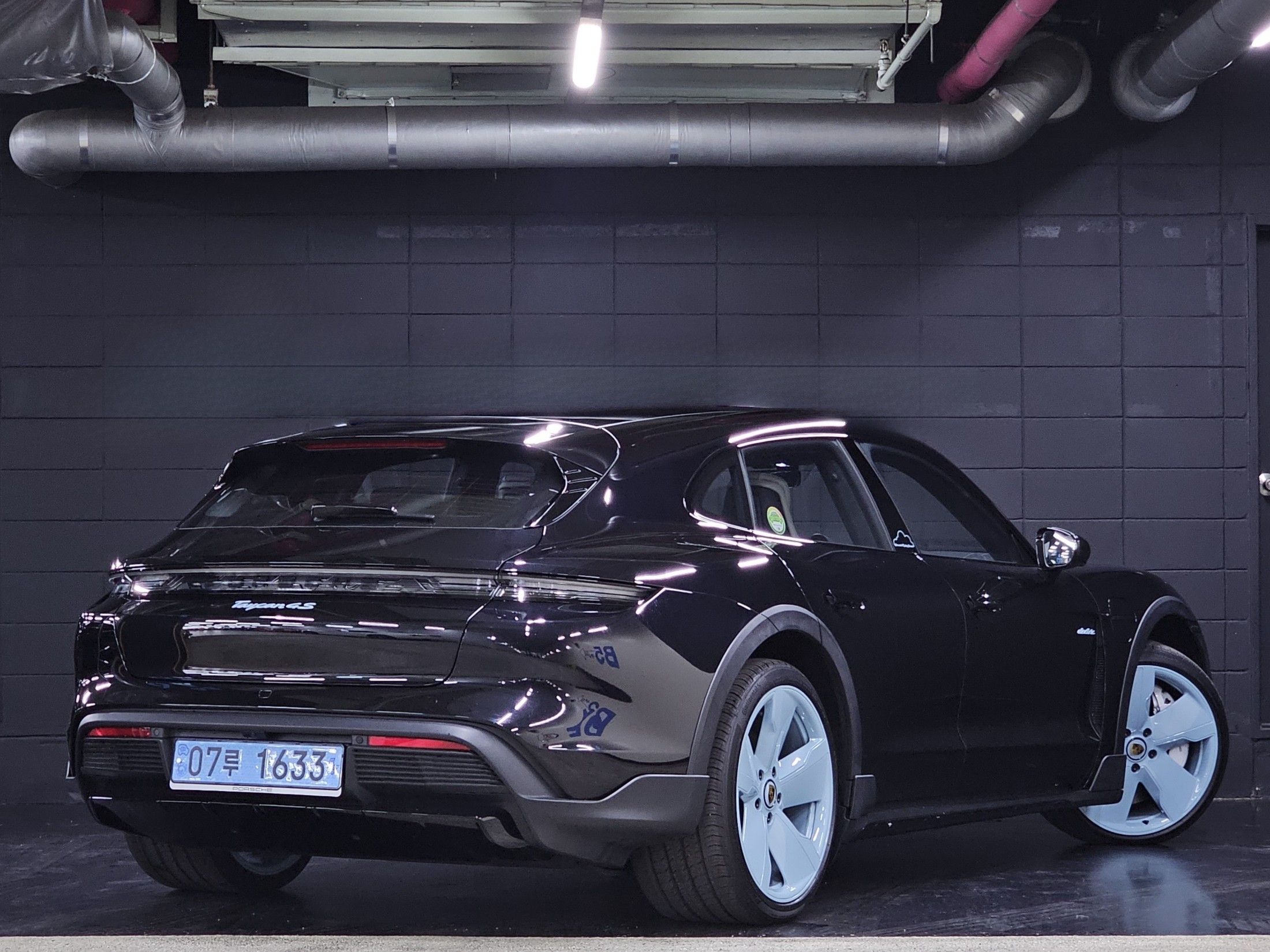 PORSCHE TAYCAN 2023