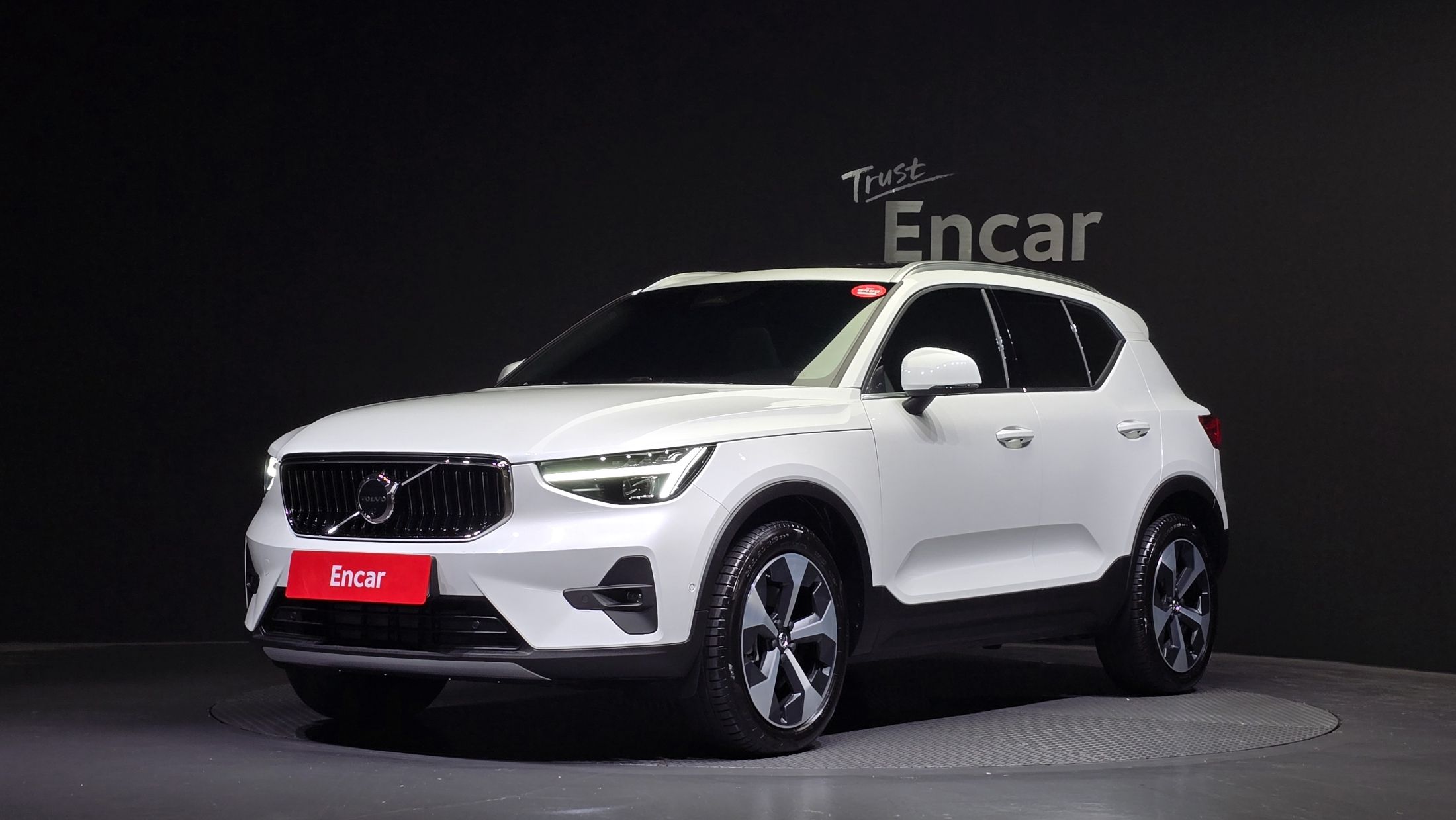 VOLVO XC40 2023