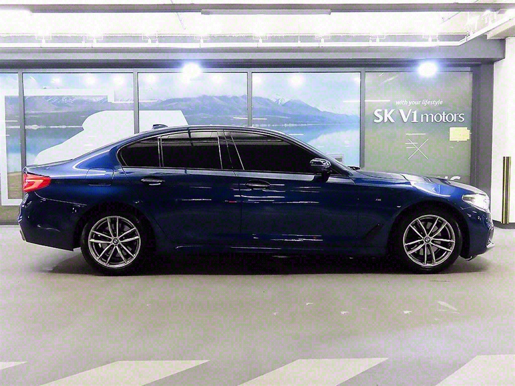 BMW 5-SERIES G30 2017