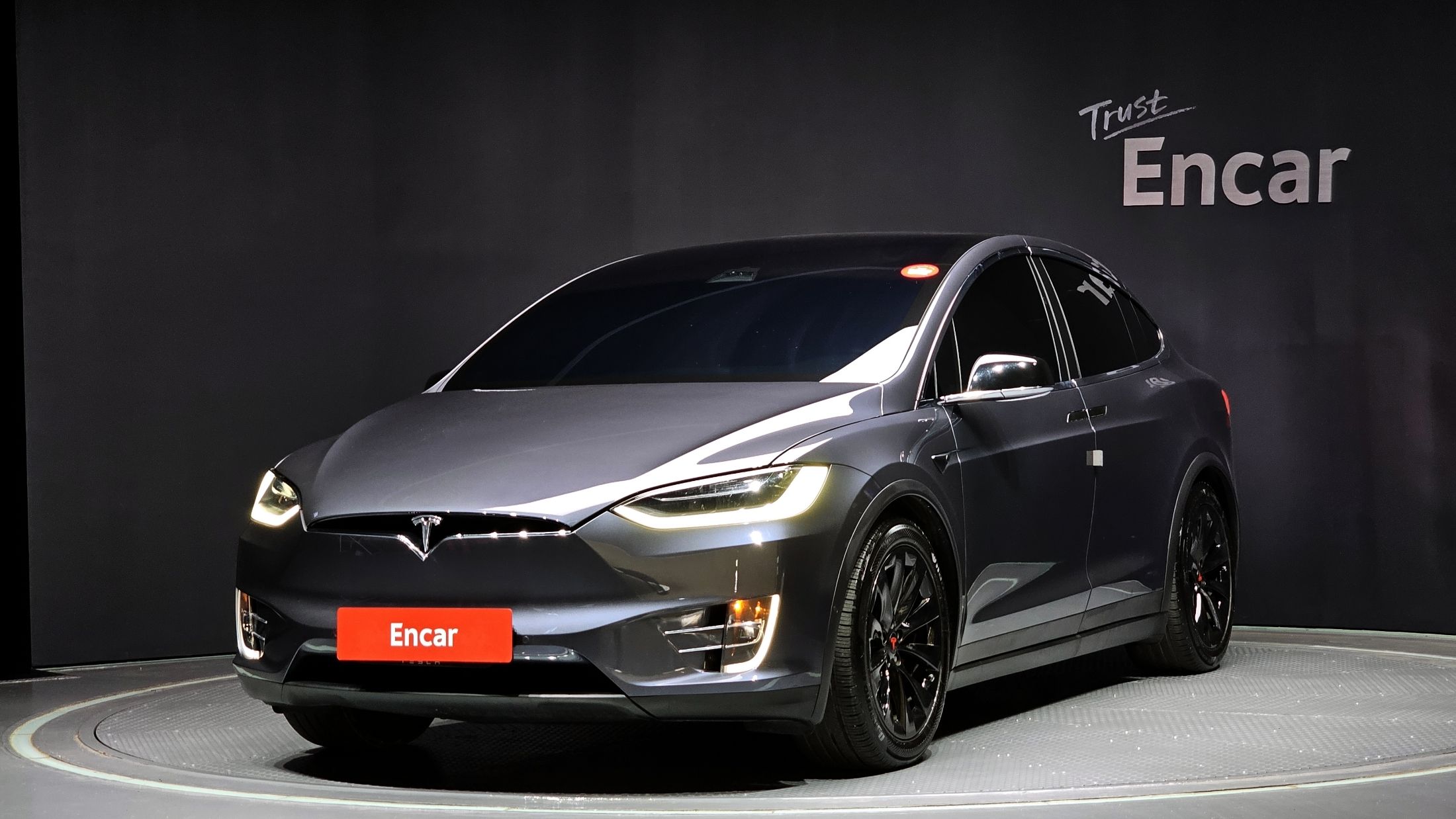 TESLA MODEL X