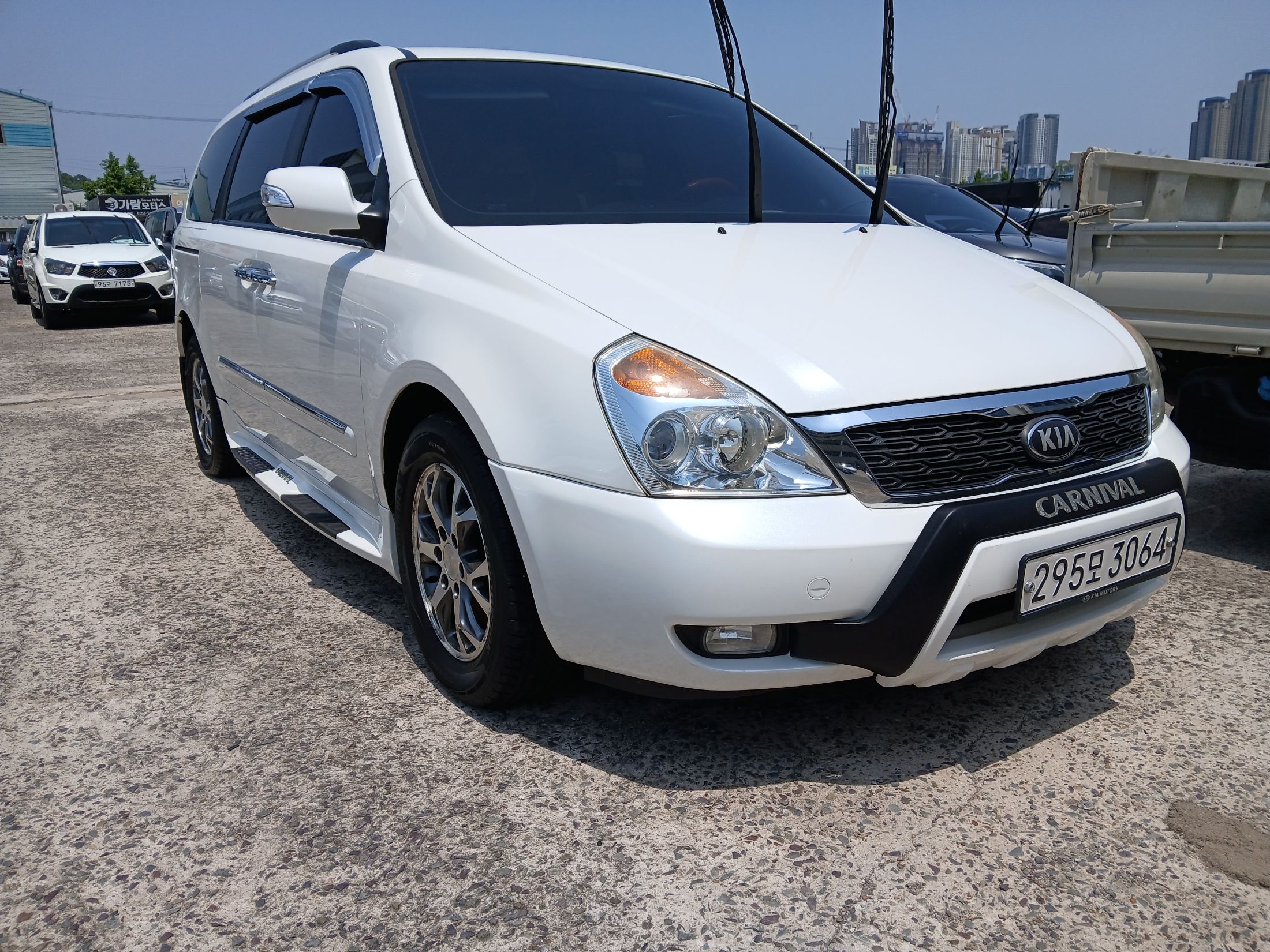 KIA CARNIVAL R 2013