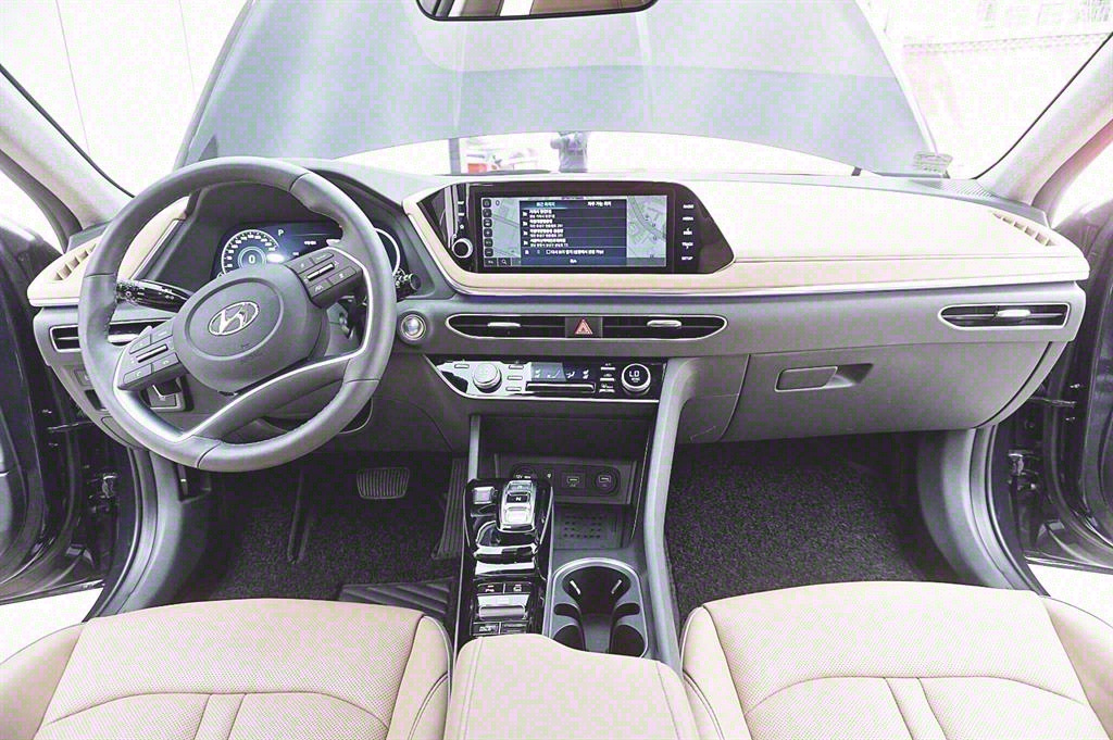 HYUNDAI SONATA DN8