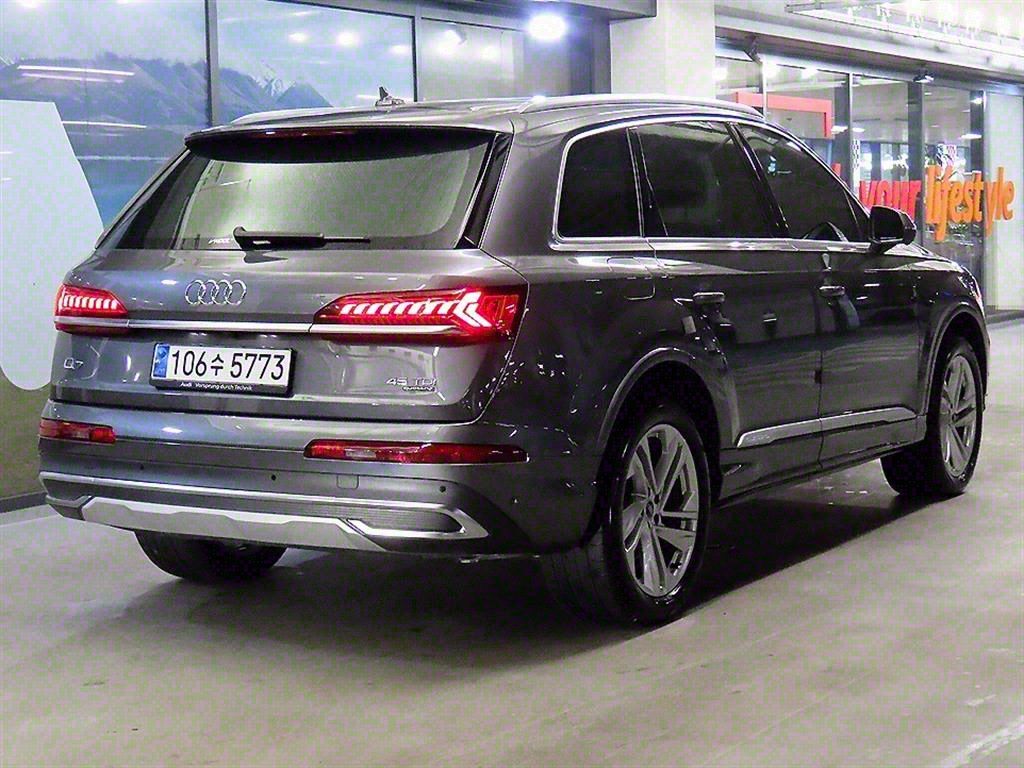 AUDI Q7 4M