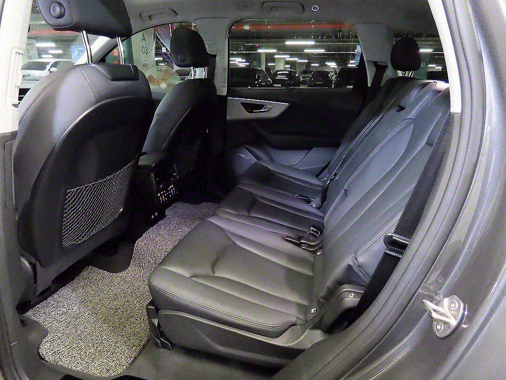 AUDI Q7 4M
