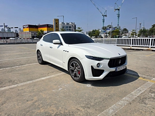 MASERATI LEVANTE 2020