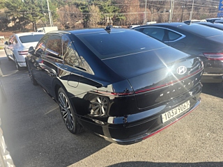 HYUNDAI GRANDEUR HYBRID GN7 2023