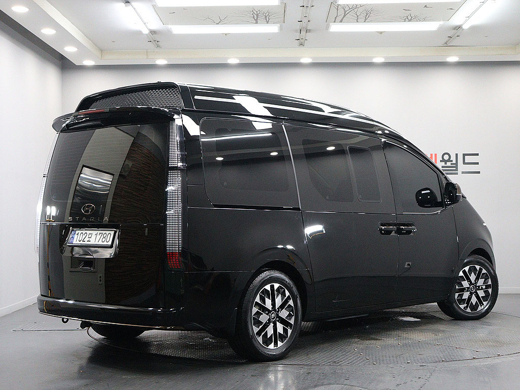 HYUNDAI STARIA 2023
