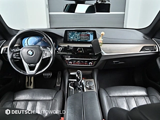 BMW 5-SERIES G30 2017