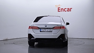 BMW 5-SERIES G60 2024