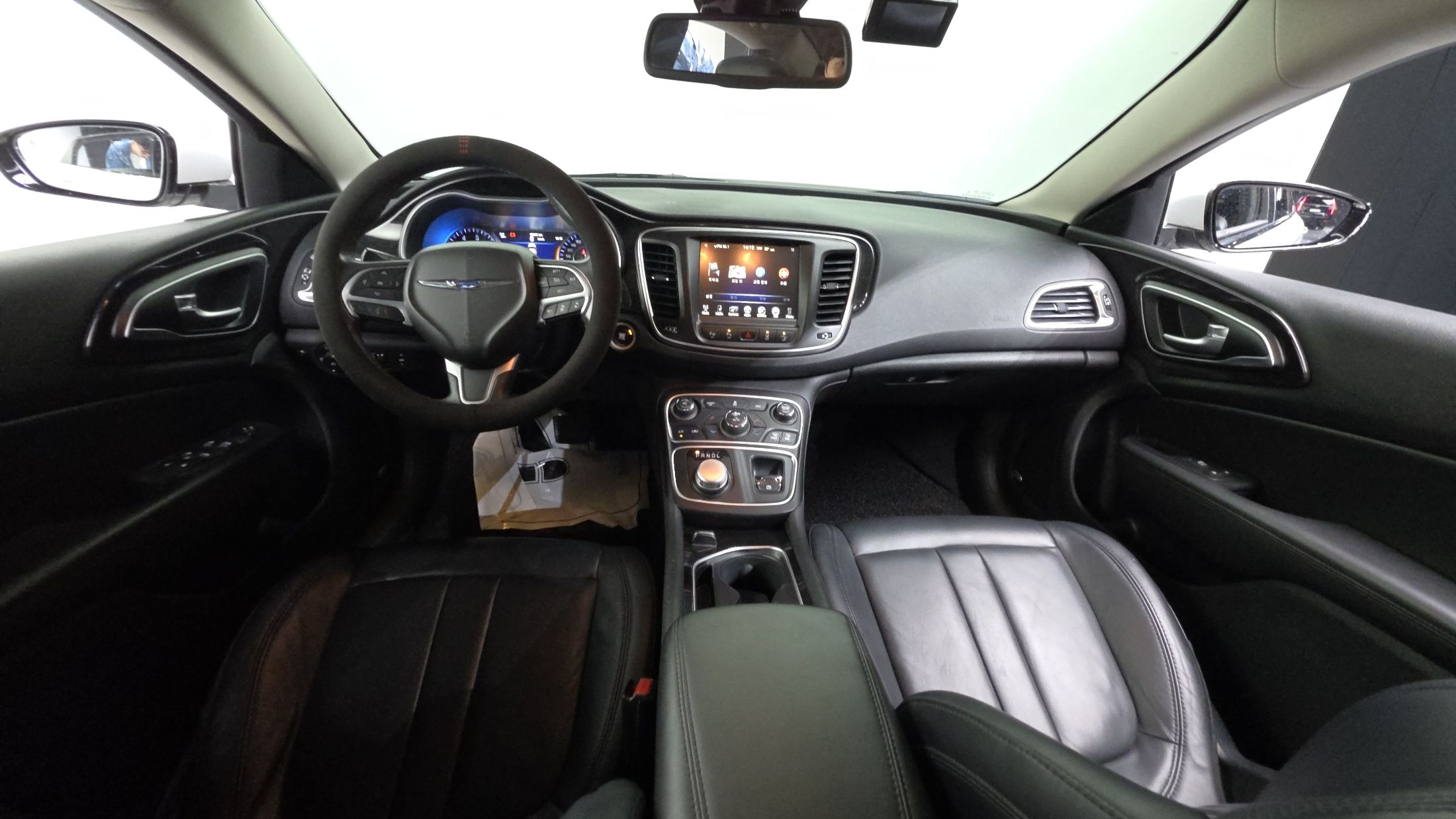 CHRYSLER 200 2015