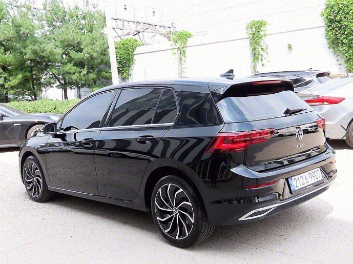 VOLKSWAGEN GOLF 2024