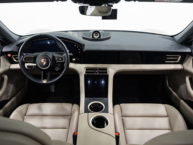 PORSCHE TAYCAN 2023