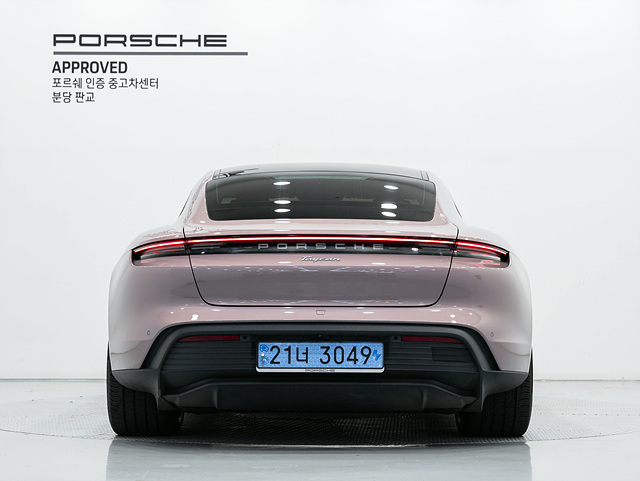 PORSCHE TAYCAN 2023