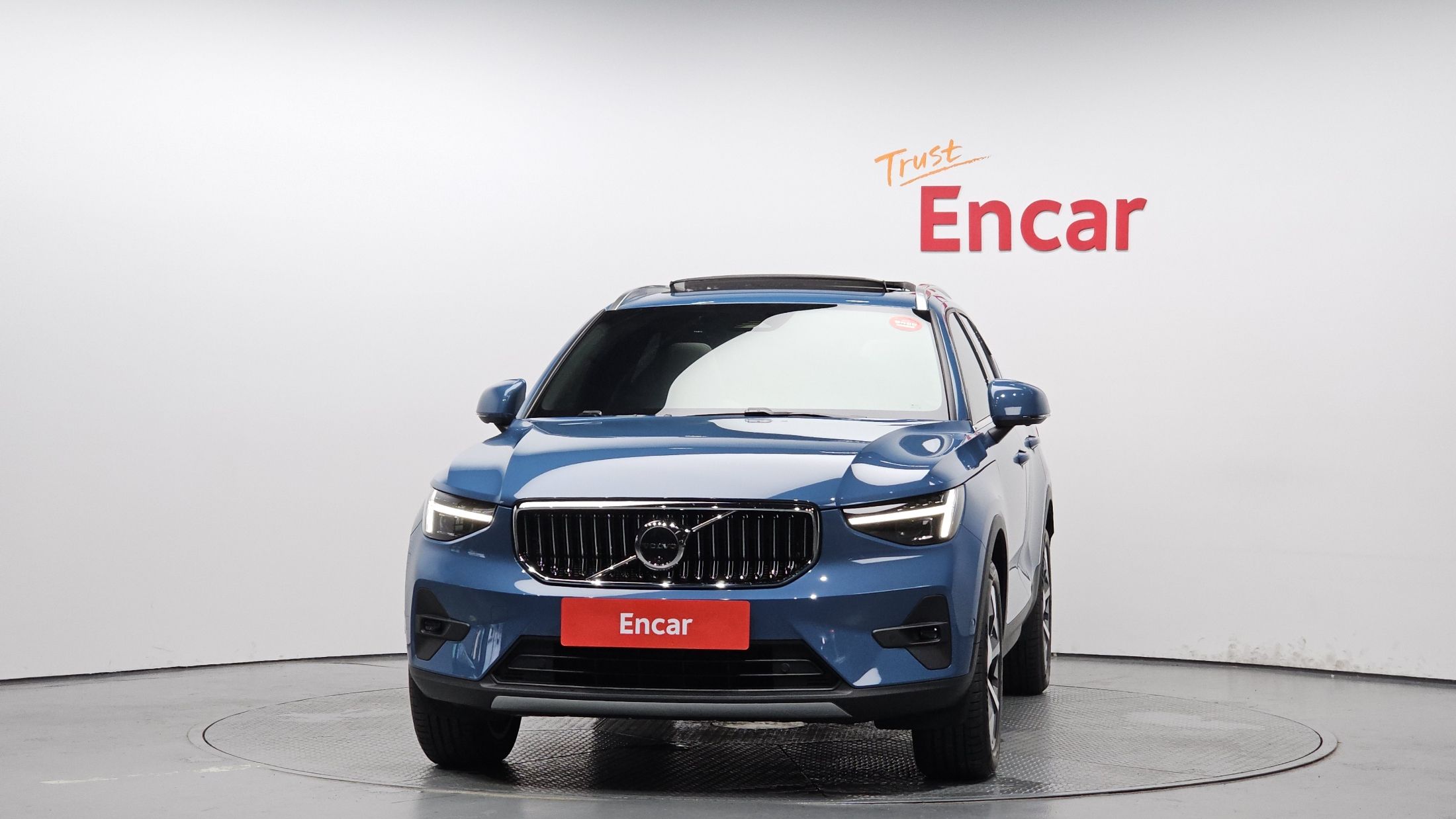 VOLVO XC40 2024