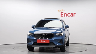 VOLVO XC40 2024