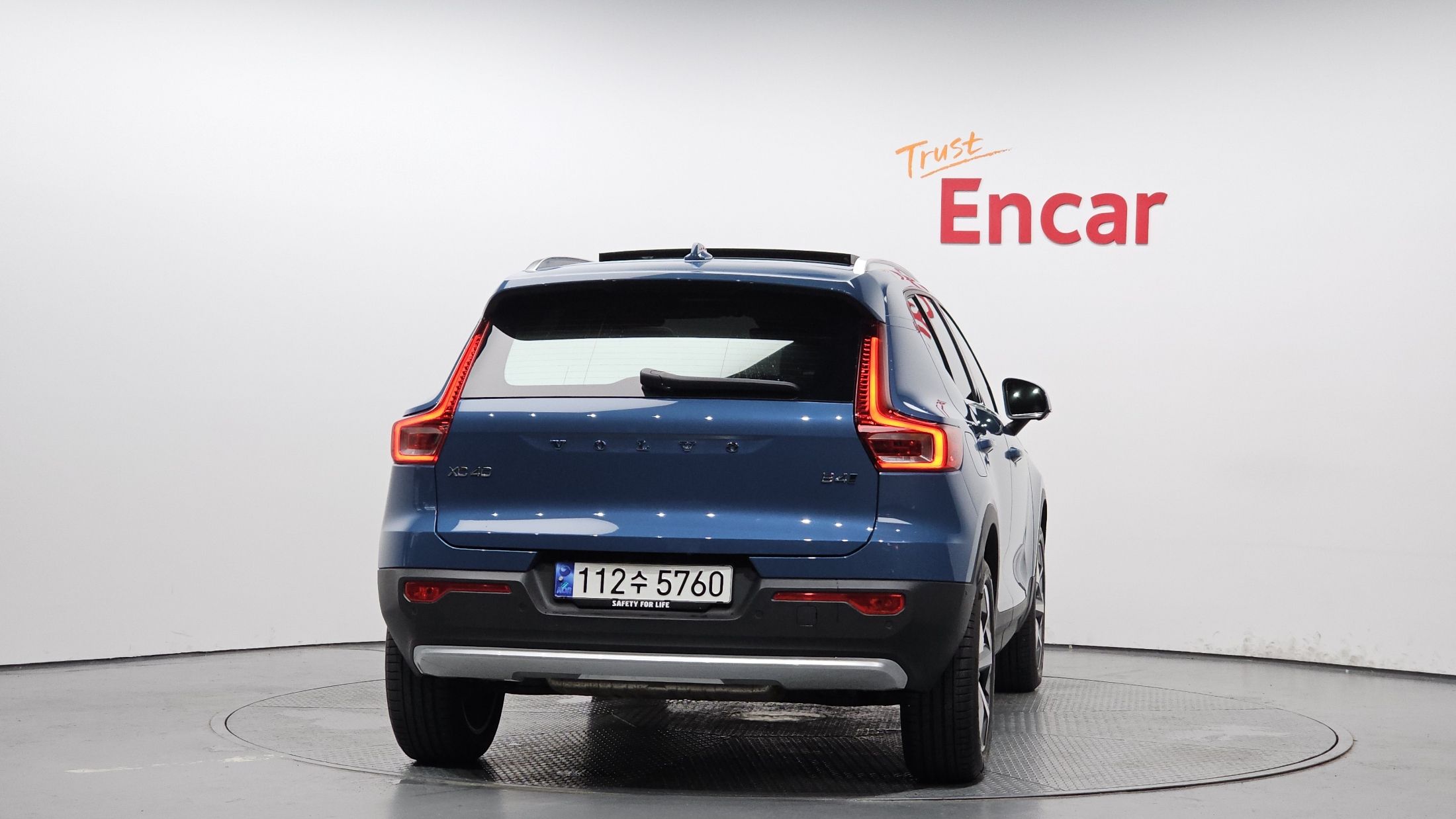 VOLVO XC40 2024